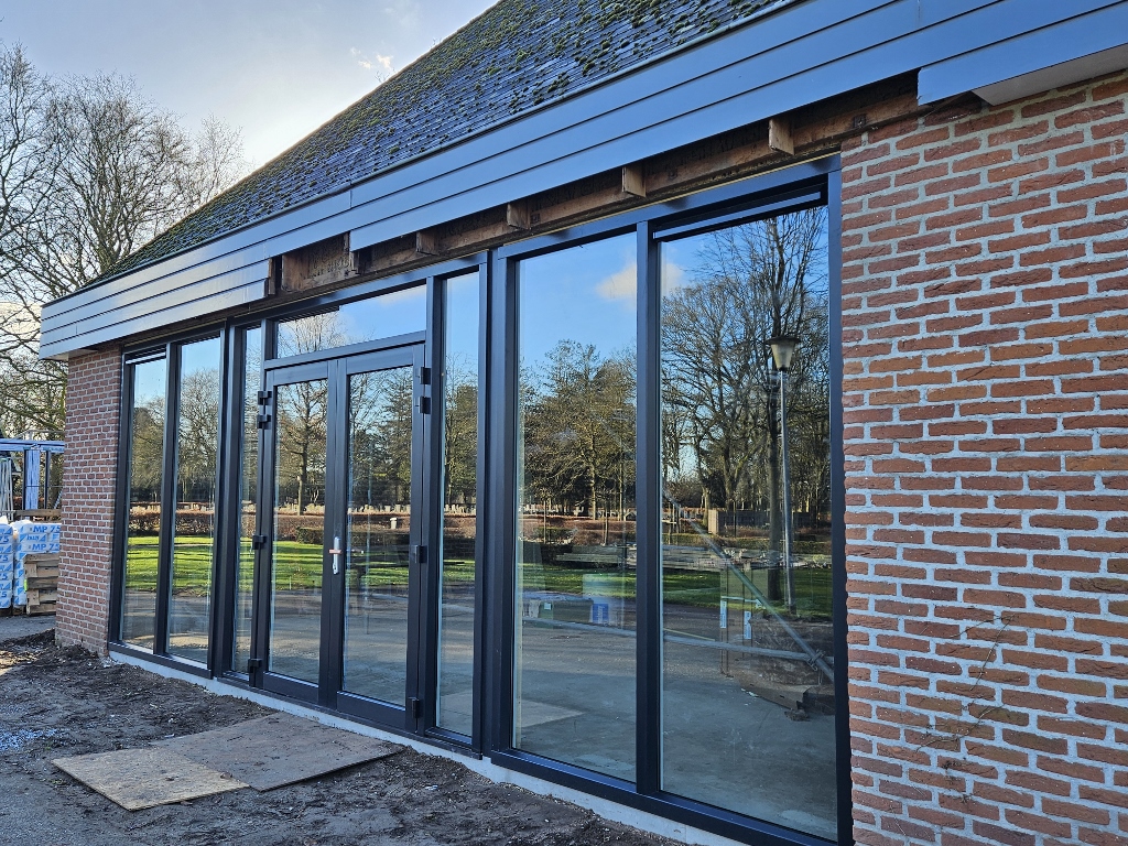 Westera Uitvaartverzorging bouwt aula in Vries om tot ‘huis voor naasten’