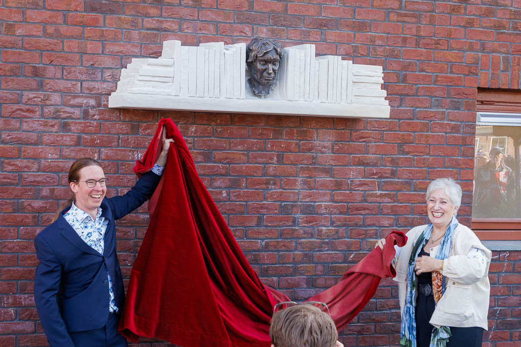 Vrouwenmars 1945 en onthulling gedenkteken ‘Het Verhaal’