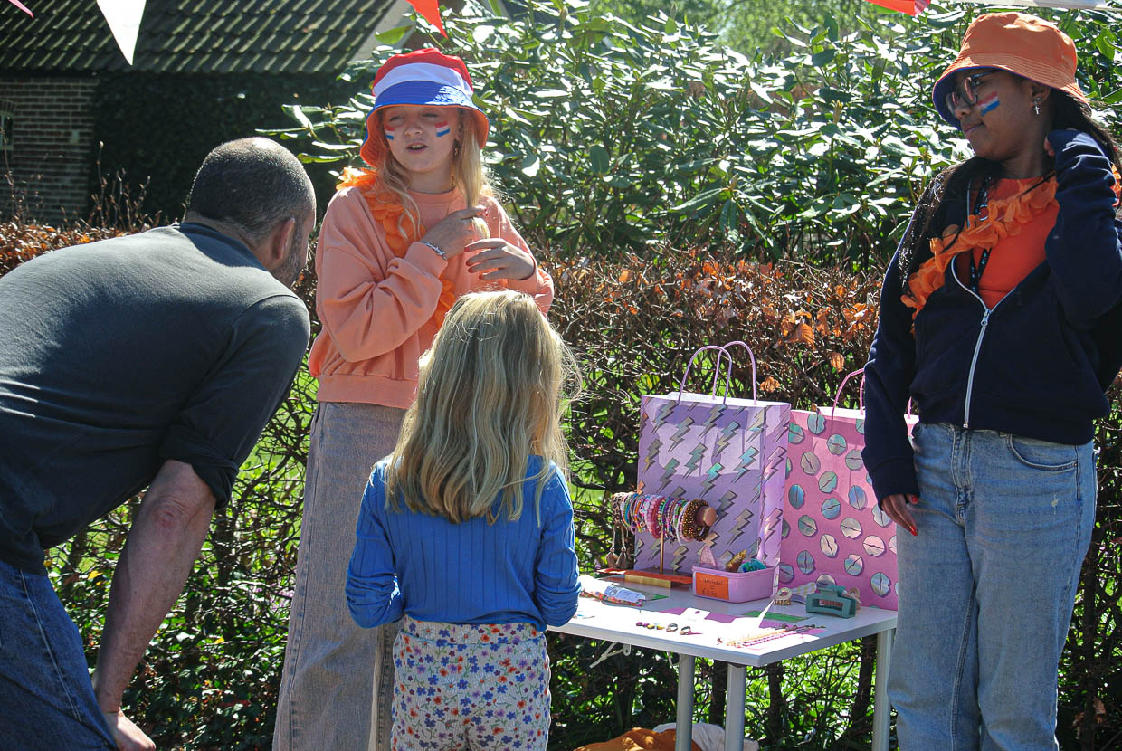 Bijzonder gezellige Koningsdag 2025 op de Brink