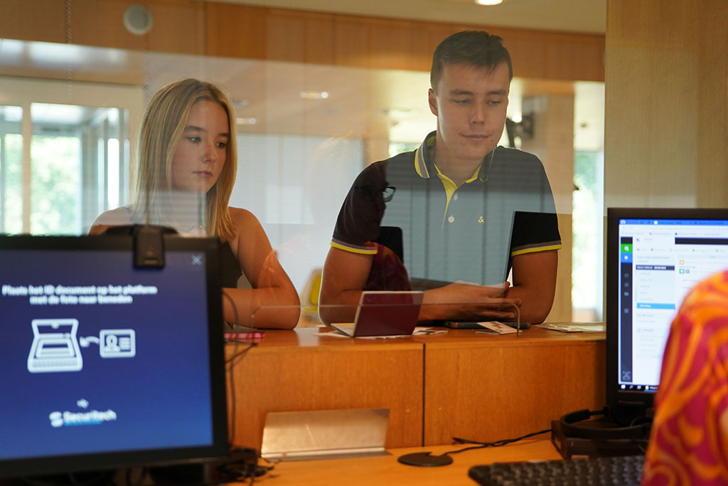 Vraag op tijd uw nieuwe paspoort of ID-kaart aan!