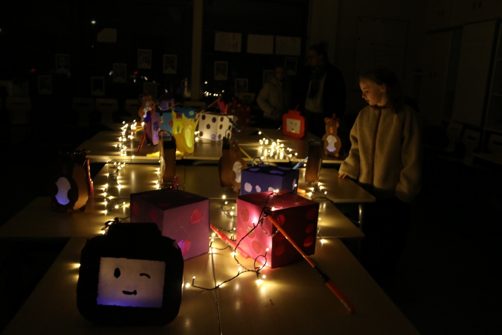 Vele creaties tijdens de lampionnenshow in De Vijverstee